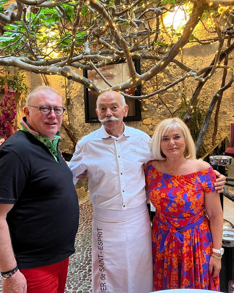 Sabine Comble en compagnie de chefs lors d’une rencontre entre Meilleurs Ouvriers de France